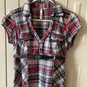 Derek Heart Belted Top, Short Sleeves, Collared V-Neck, Size L